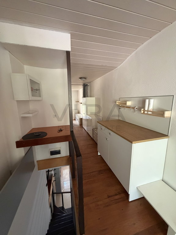 576